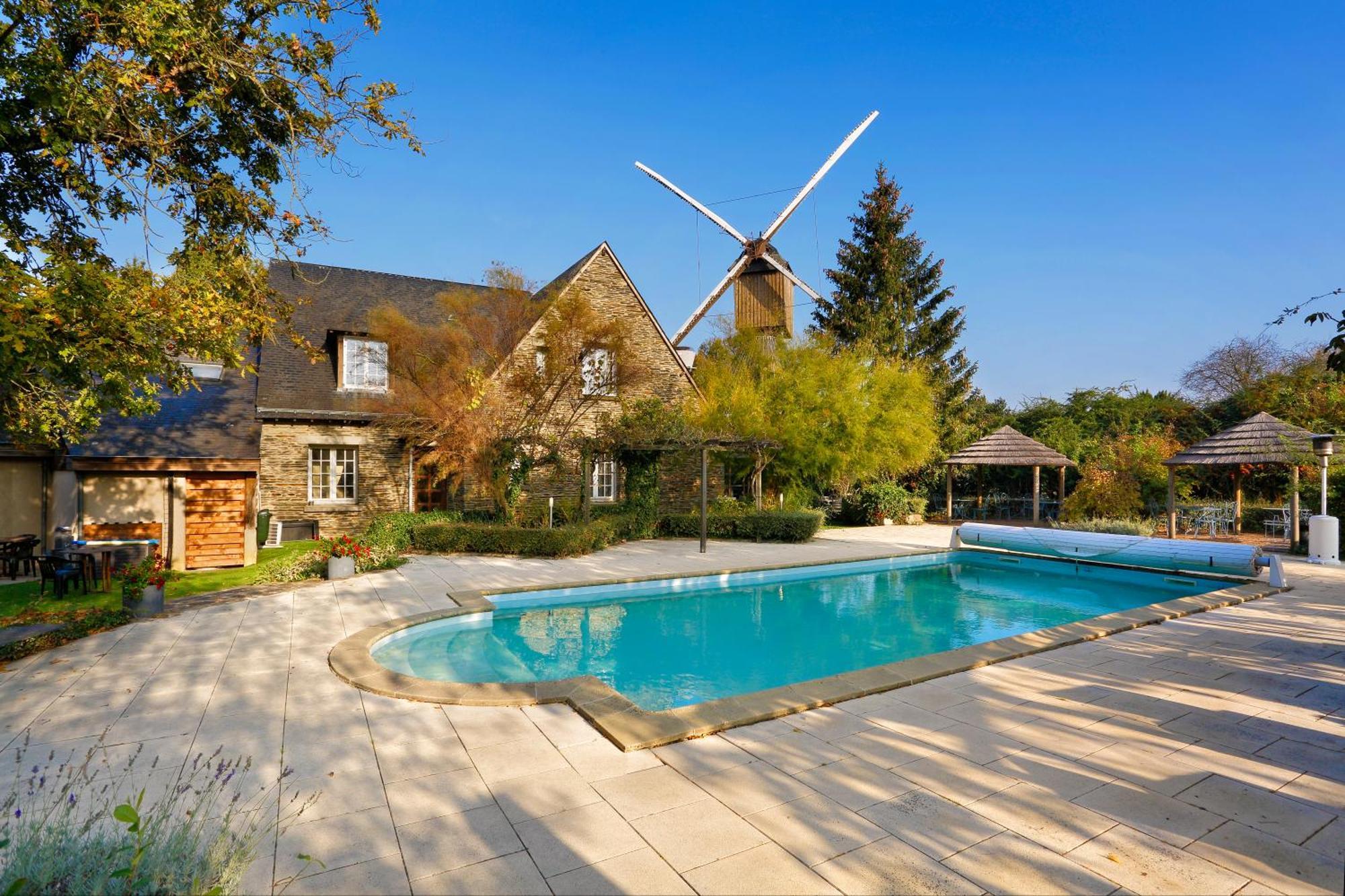Hotel Logis Domaine Du Moulin Cavier Avrillé Esterno foto