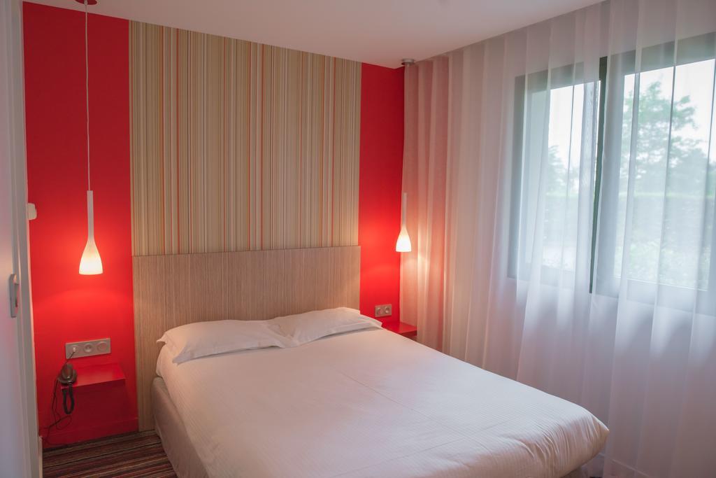 Hotel Logis Domaine Du Moulin Cavier Avrillé Esterno foto