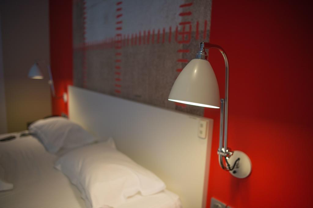 Hotel Logis Domaine Du Moulin Cavier Avrillé Esterno foto